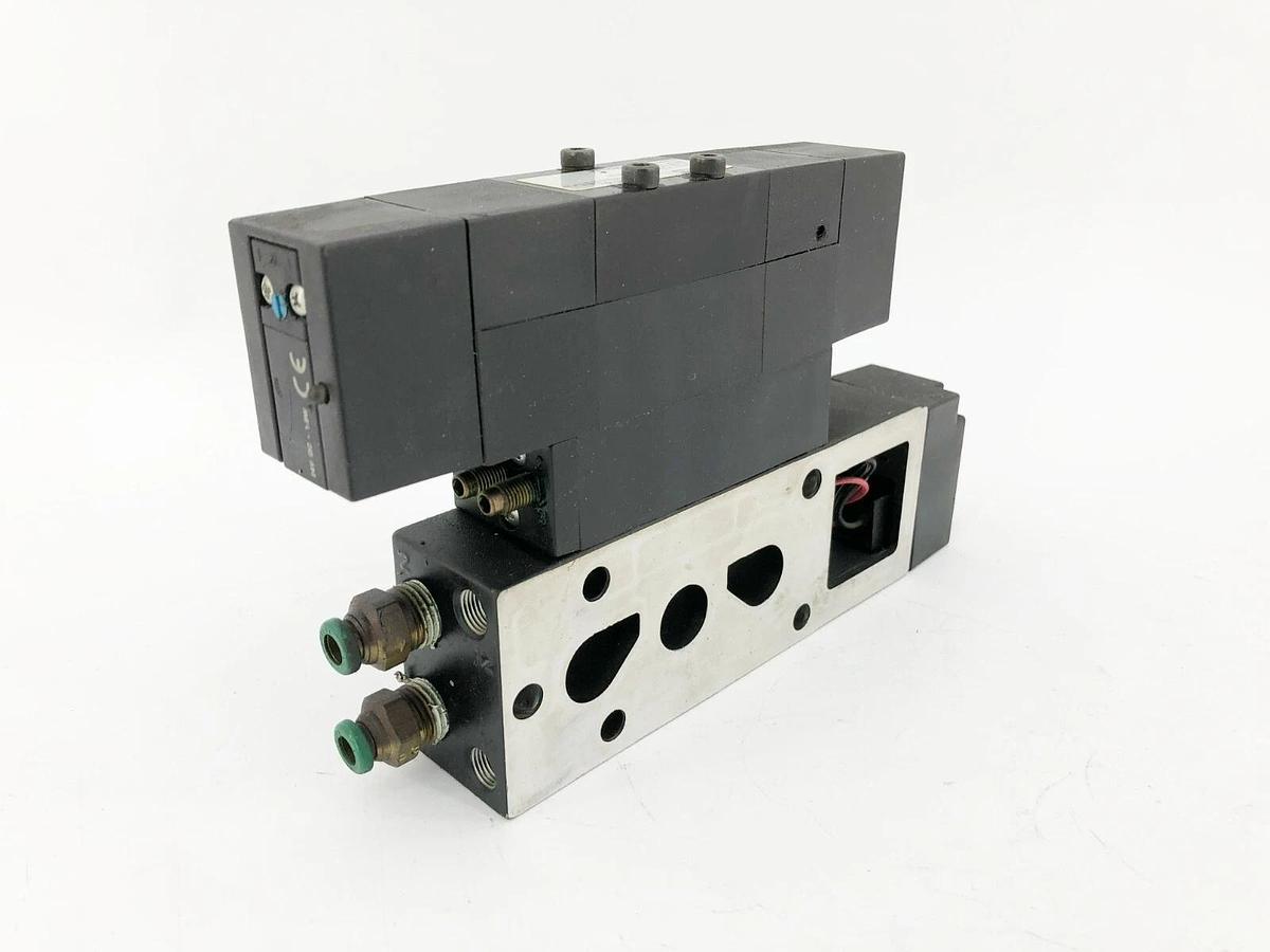 New Parker F3252BGC19001A Solenoid Valve With Manifold 145psi 24VDC 1.8W