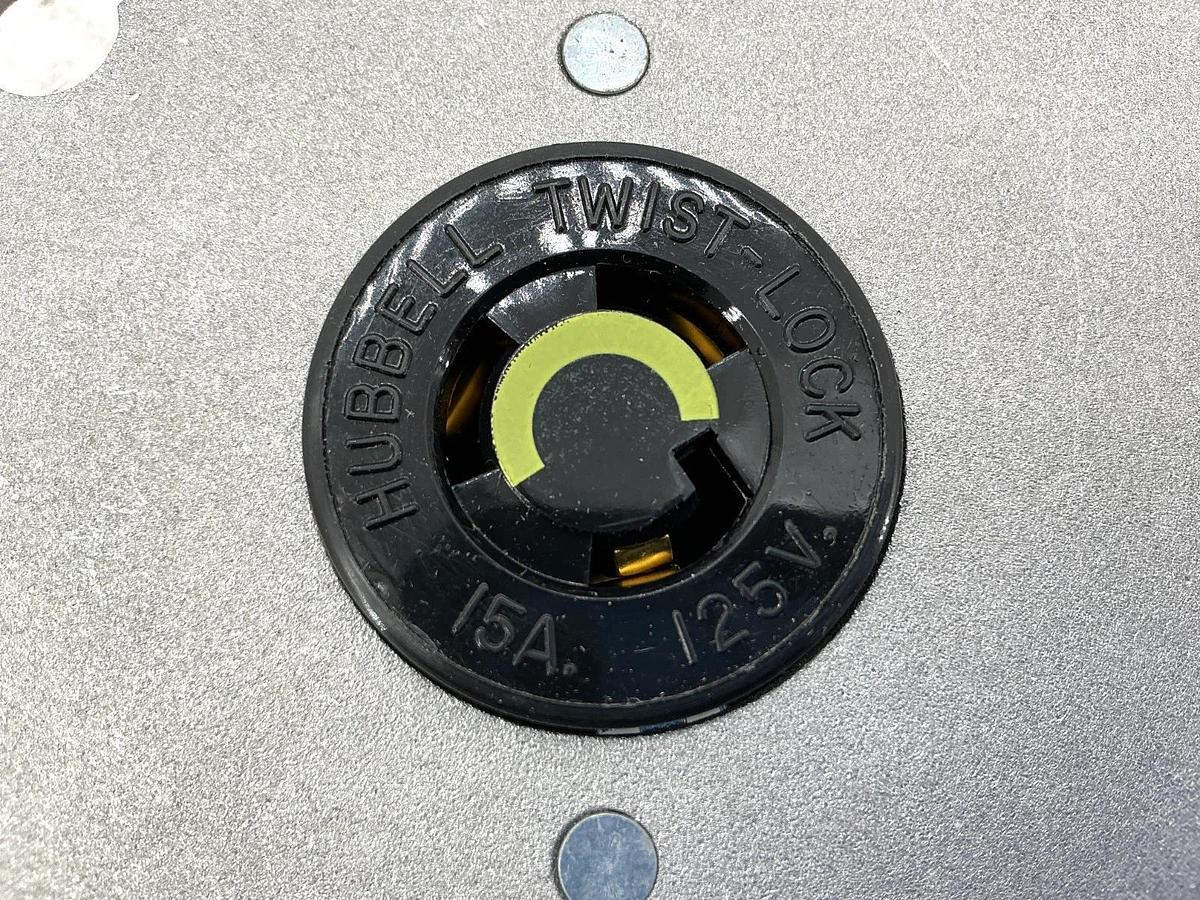 New Hubbell HBL4711 Single Recep On 4" Metal Twist-Lock 2-Pole 15A 125V