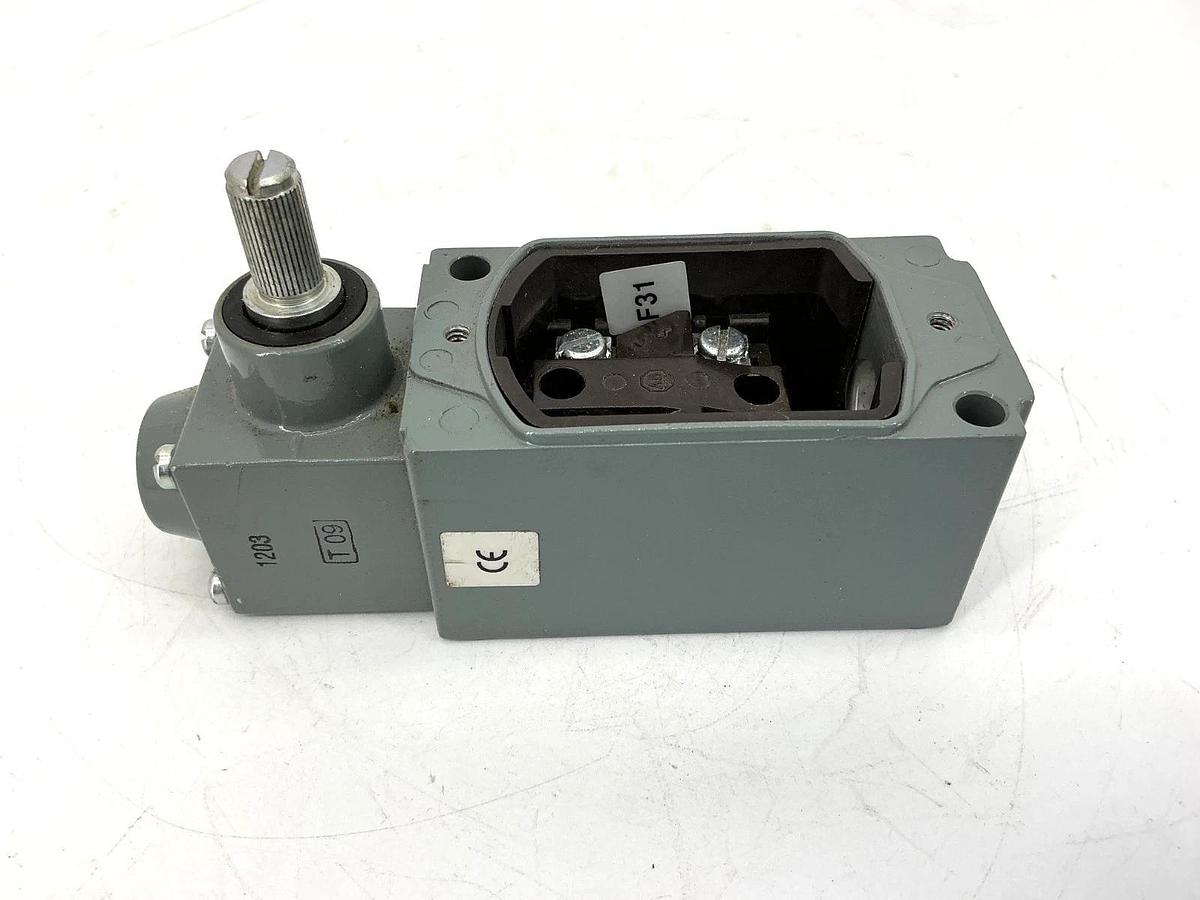 New Allen Bradley 802T-AMW4 Ser D Oiltight Limit Switch 10A 600VAC - No Box