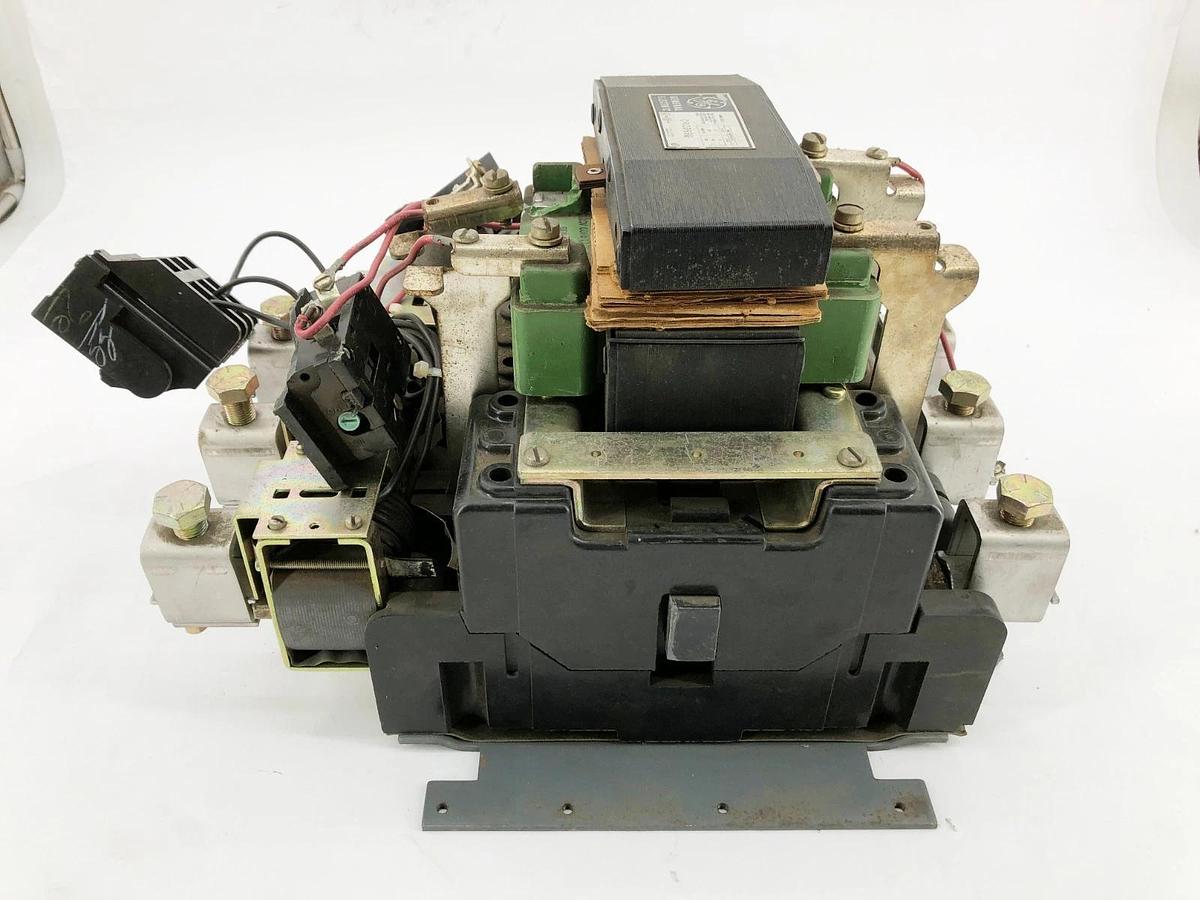 Used General Electric CR206G0 Magnetic Starter 110/120V Coil NEMA 5 (For Parts Only)