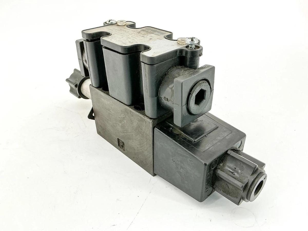 Used Parker D1VW4CY Solenoid Valve 5000PSI 110/120V - Missing Coil