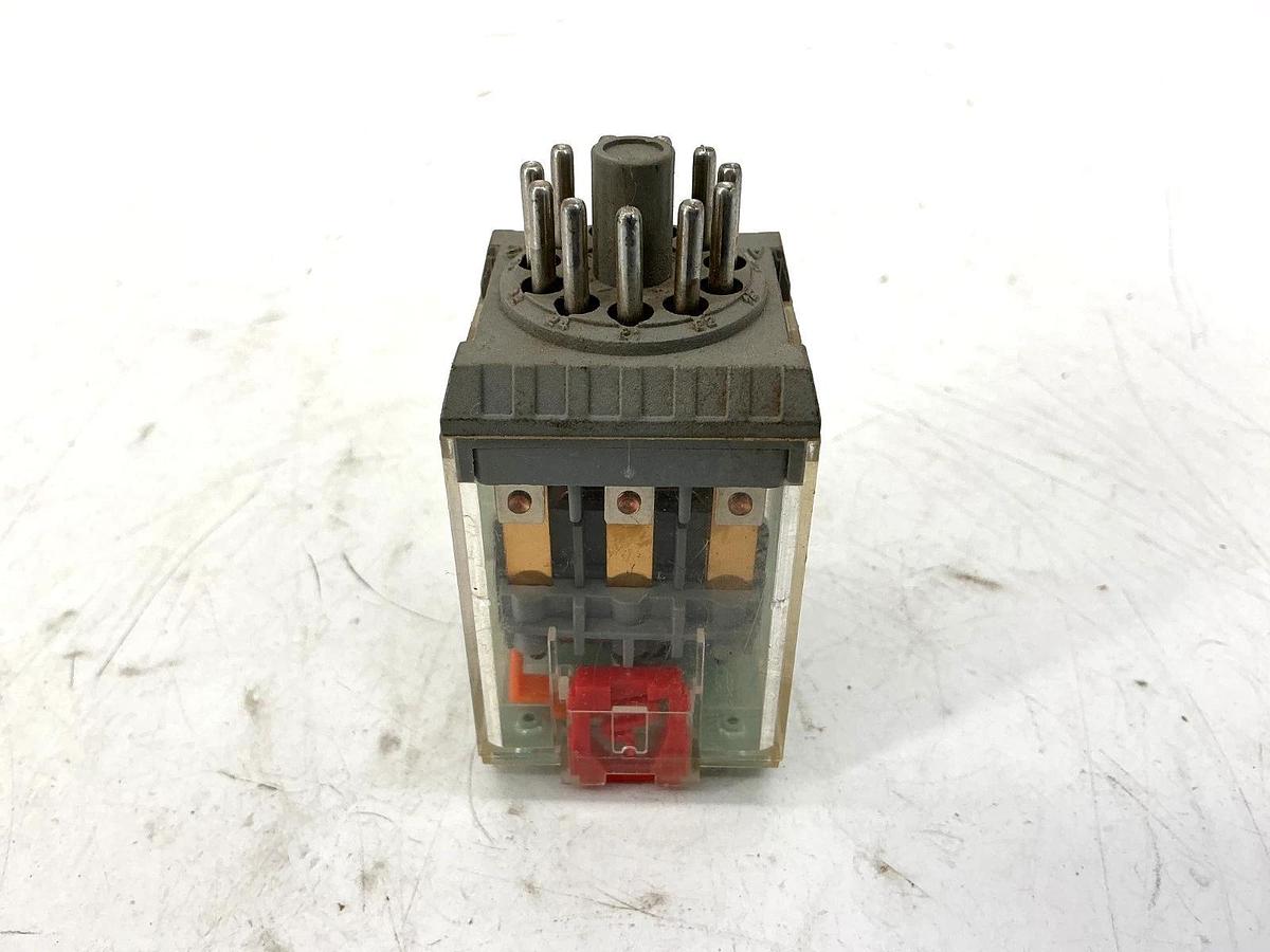 New Turck C3-A30X/120VAC Ser MR-C Relay 11-Pin 120VAC Coil 3P 10A 250V No Box