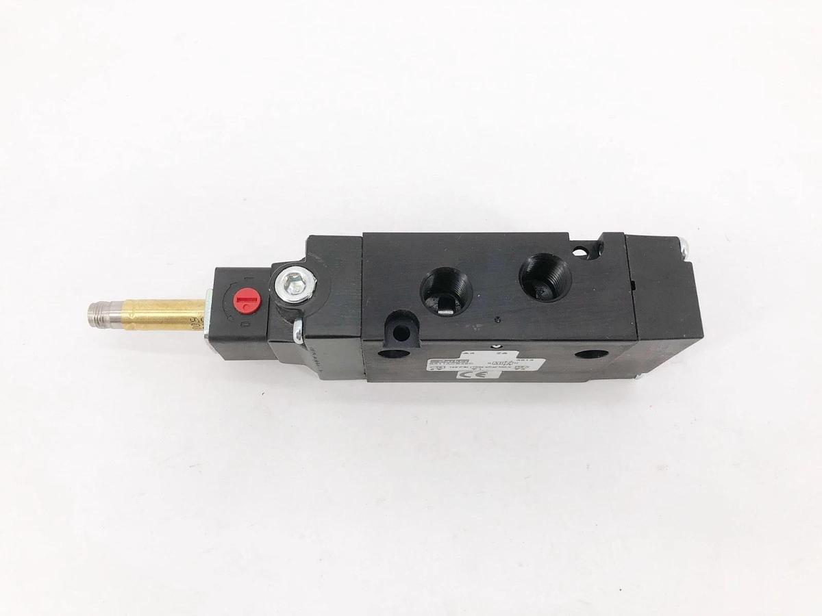 New Parker B511ACB49C Solenoid Valve 1/4" 145psi 24VDC Missing Coil - No Box