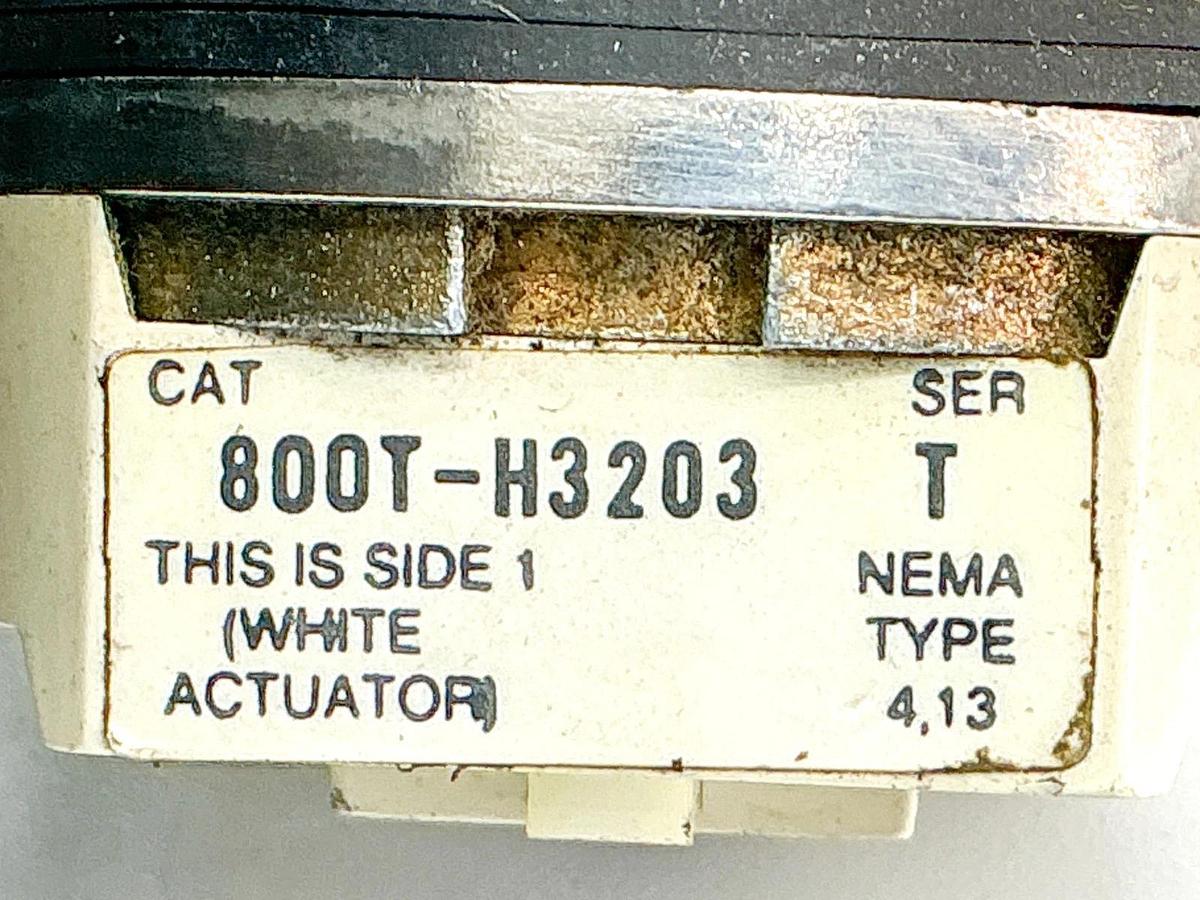 Used Allen Bradley 800T-H3203 Selector Switch Type 4/13 Ser.T - Missing Key