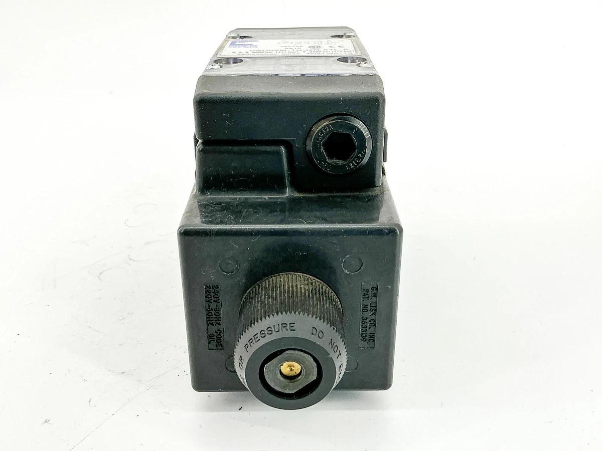 New Continental Hydraulics VSD05M-1A-GB-61L-A Solenoid Valve 4600PSI 220V 265255