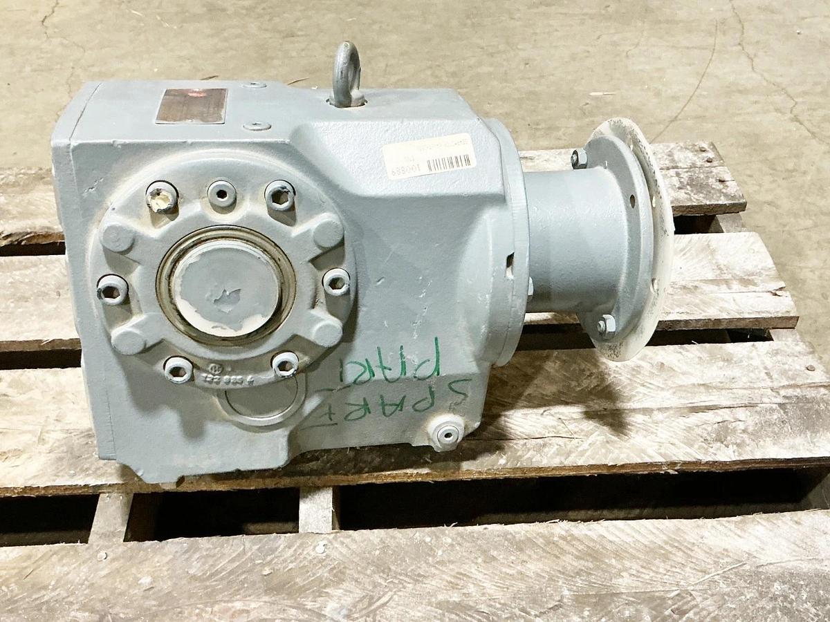 New SEW Eurodrive KA76 LP56 Gear Reducer 133.38:1 Ratio