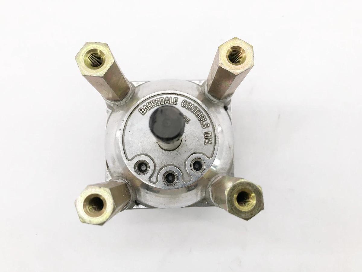 Used Barksdale 9022-M-KK Directional Control Valve 3/8" MC2-75-106-B