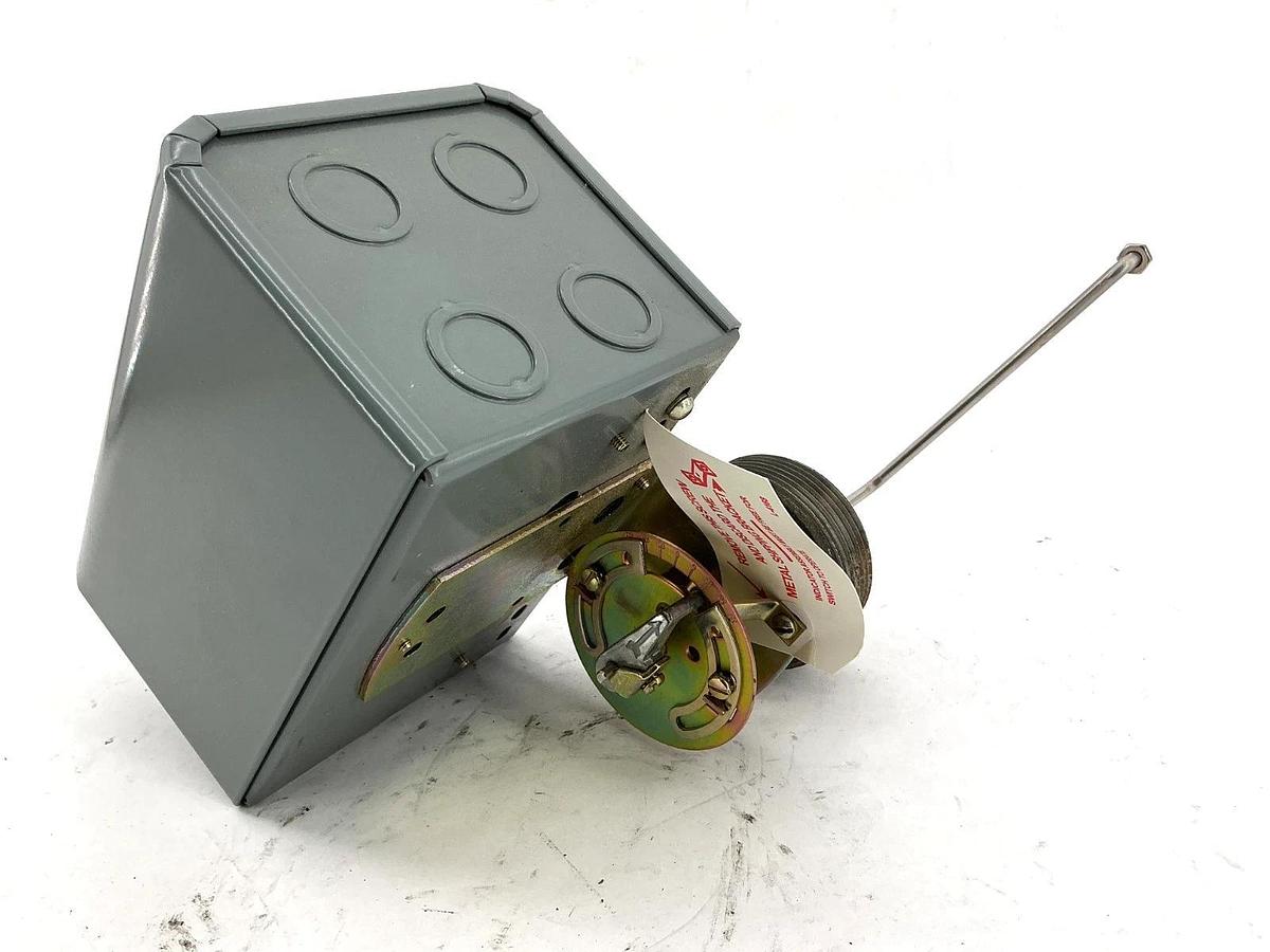 New Square D 9038CG35 Ser A Mechanical Alternator 2-Pole Closed Tank 575V