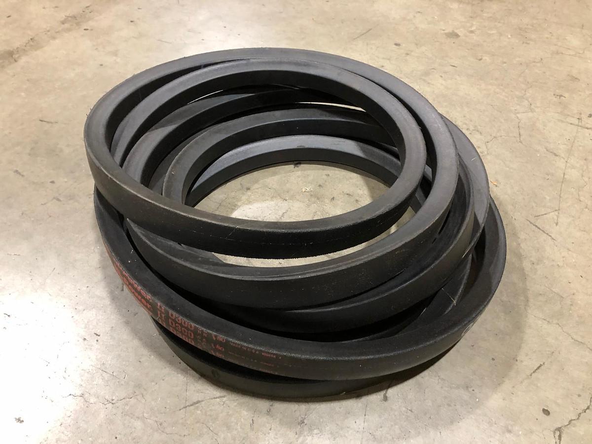New Gates D300 Hi-Power II V-Belt - No Box