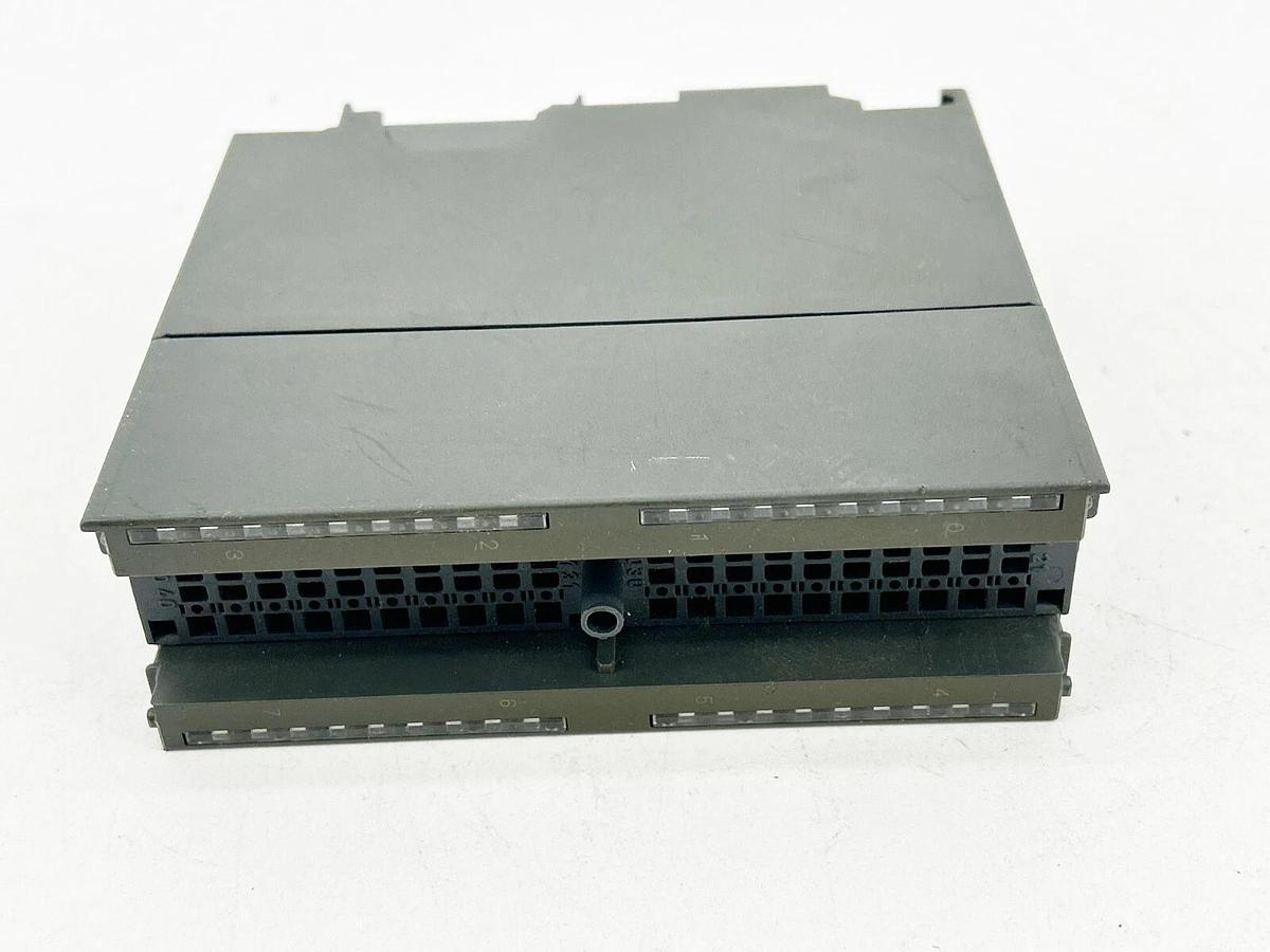 New Siemens Simatic S7 Controller 6ES7 322-1HF10-0AA0