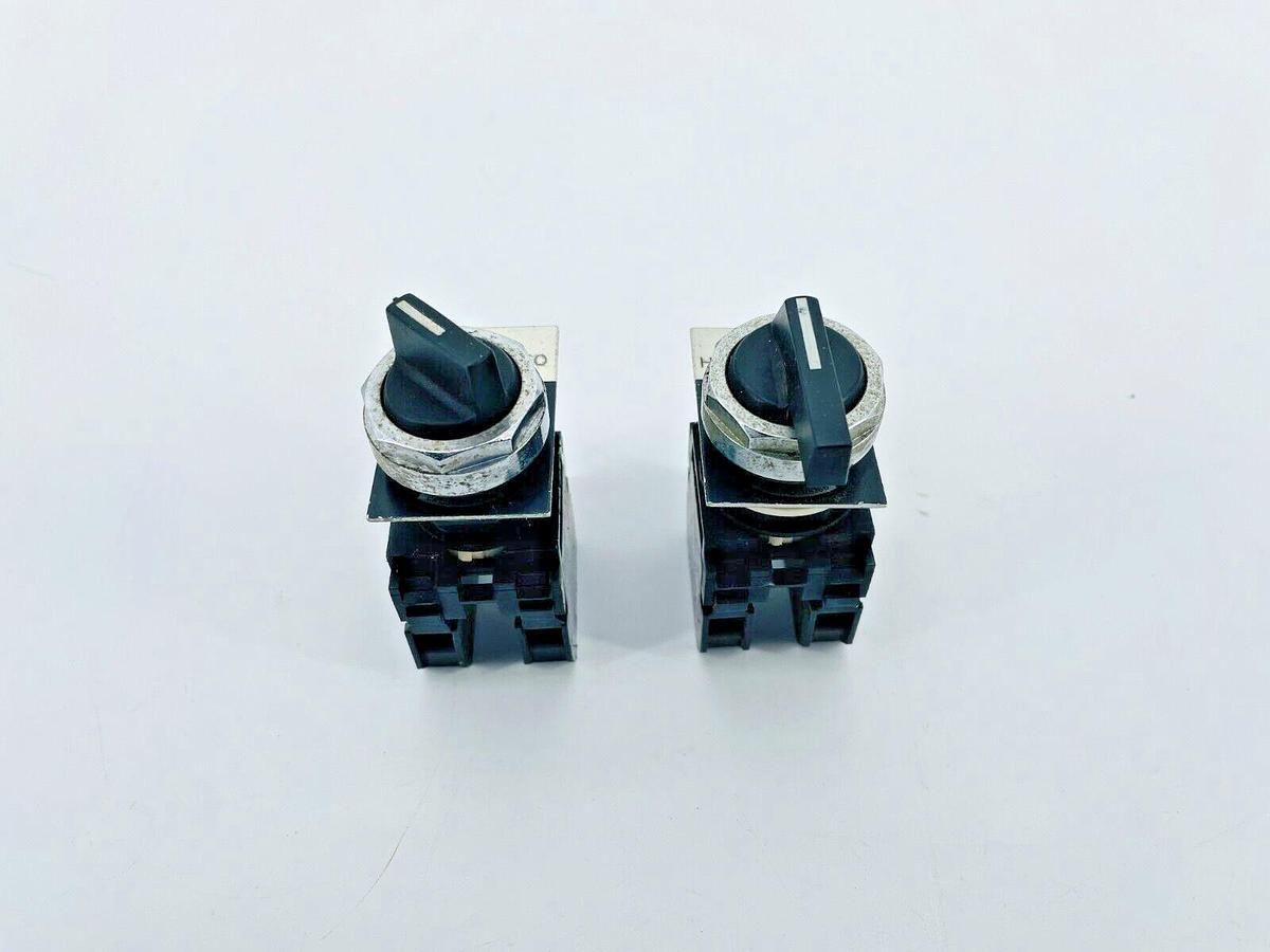 Used Lot of 2 Cutler Hammer E22XB51C Selector Switch 22mm 2POS 1NO 1NC E22B2