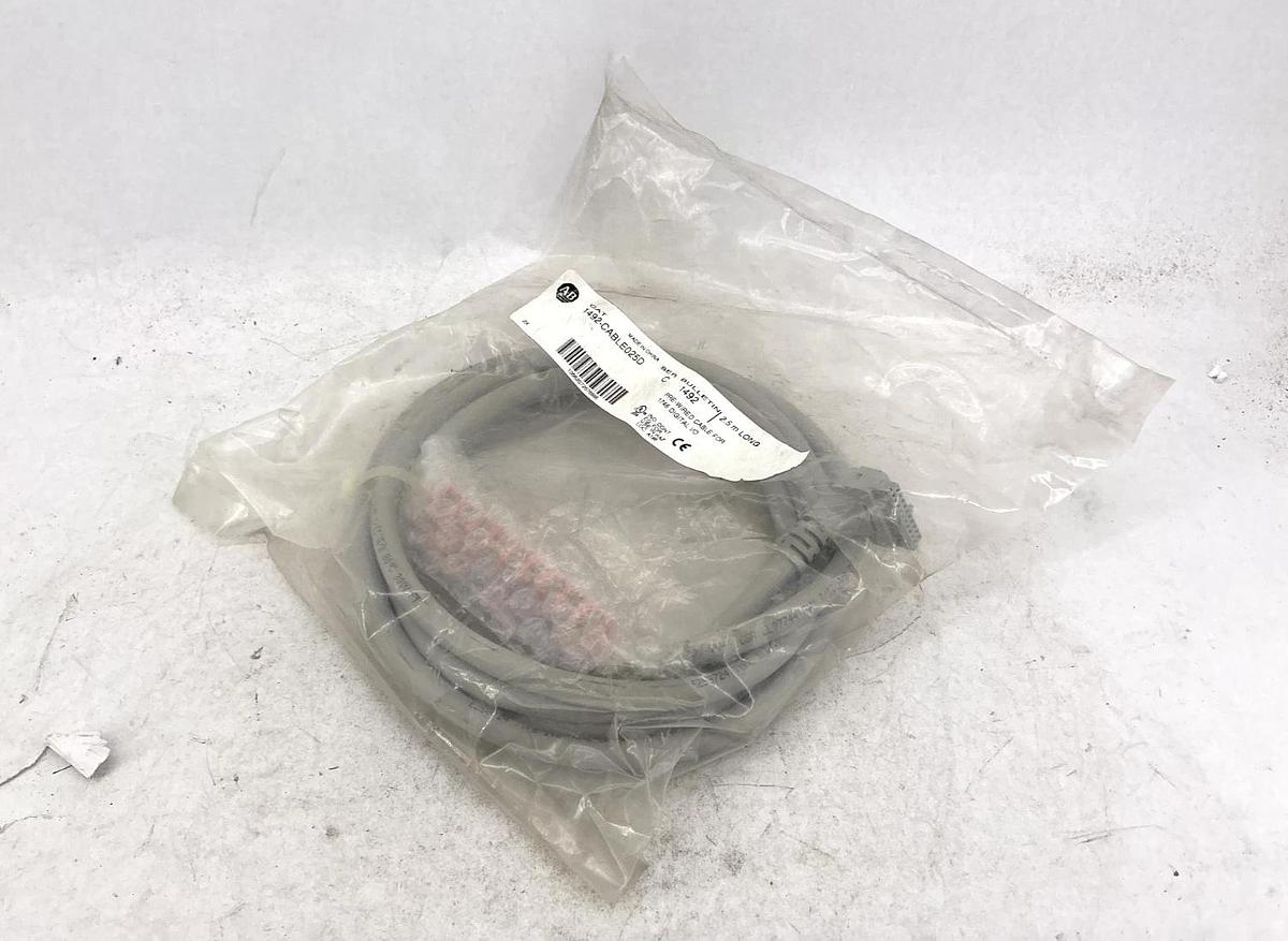 New Allen Bradley 1492-CABLE025D Ser C Pre-Wired Cable for 1746 Digital I/O 2.5m