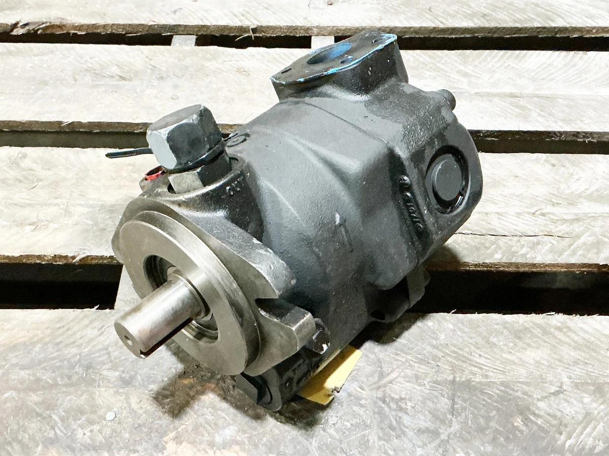 Used Parker PAVC6592L4HM13 Gear Pump 3000PSI 48HP 1800RPM
