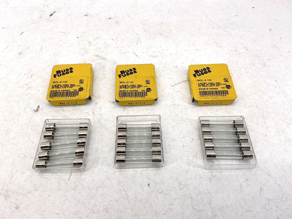Lot of 15 New Bussmann MDL-2-1/2 Glass Fuse 2-1/2A 250V