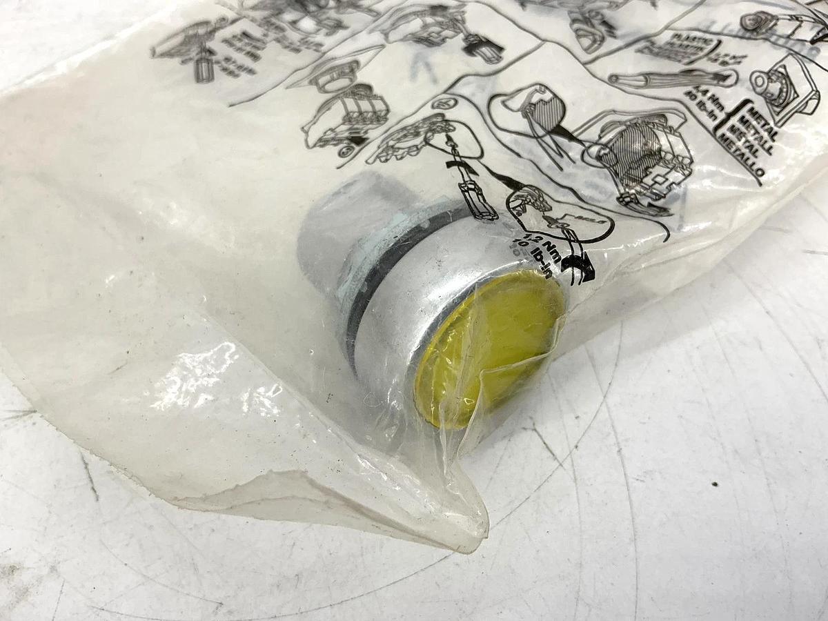 Lot of 2 New Allen Bradley 800FM-LF5 Ser A Illuminated Flush Push Button Yellow