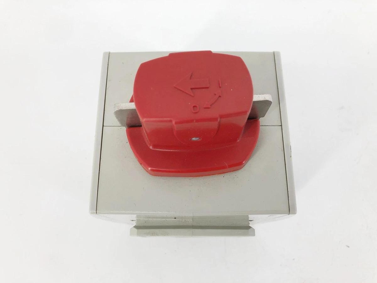 New Aventics 8653A3M040A0000 Shut Off Isolation Valve 1/2" NPTF 3/2 - No Box