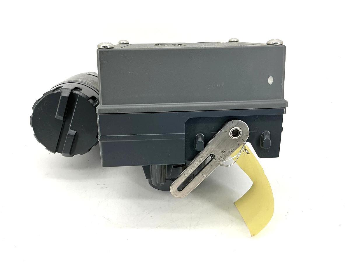 New Fisher 3582i Pneumatic Valve Positioner / Converter 3-15PSI 30V 582i -No Box