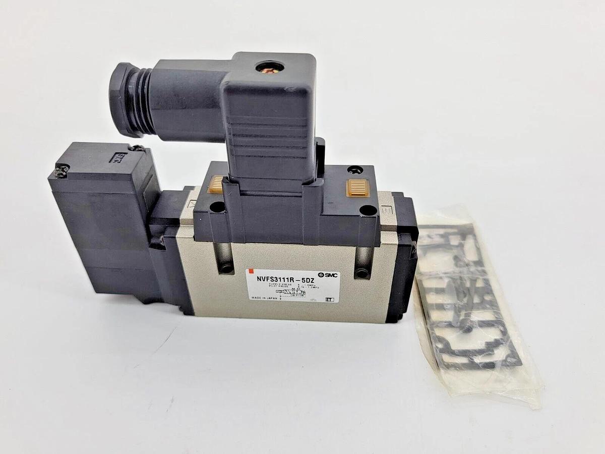 New SMC NVFS3111R-5DZ Solenoid Pilot Valve 21-26VDC, 0.15-1MPa Supply Press.