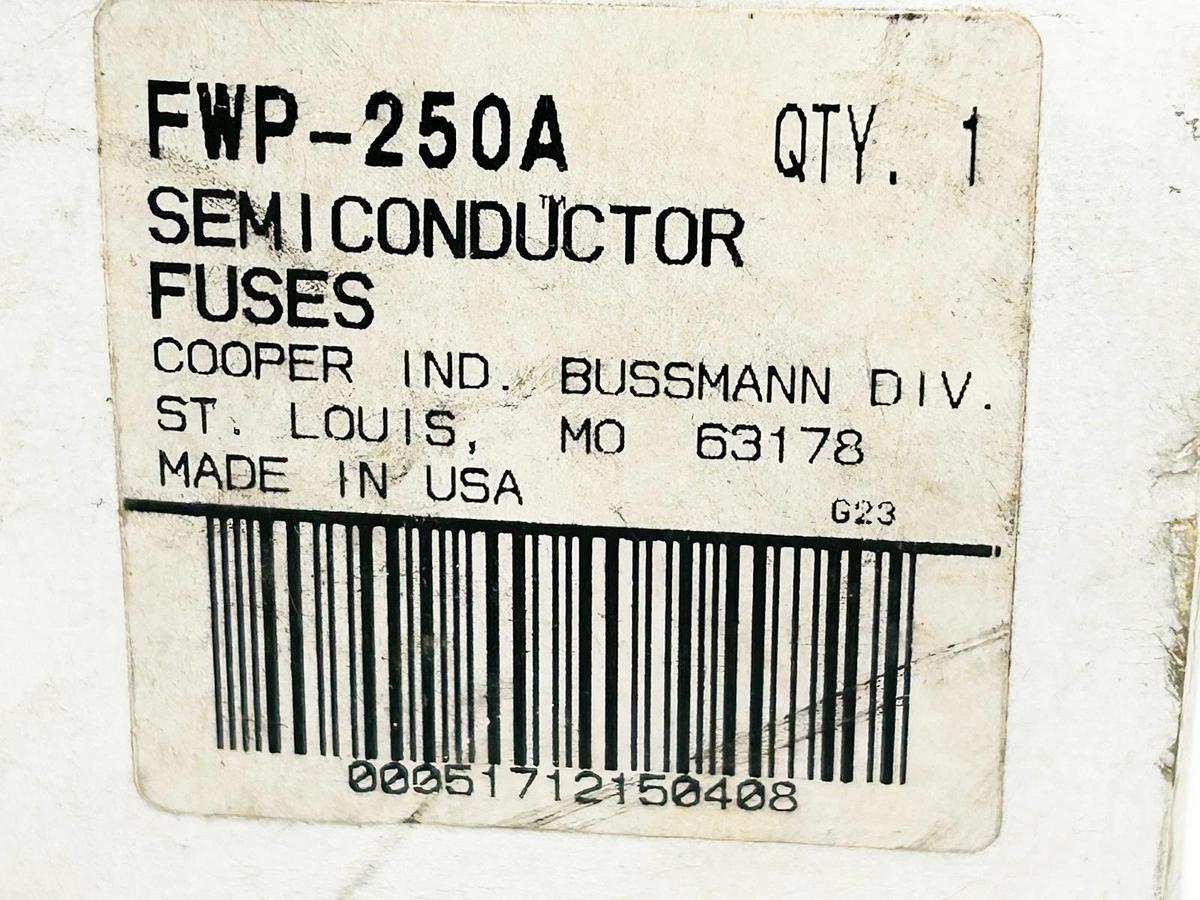 New Bussmann FWP-250A Fast Acting Semi Conductor Fuse 250A 700V