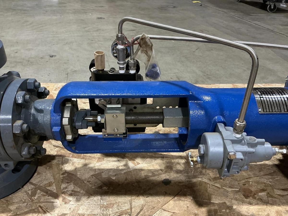 New Dyna-Flo DFC Actuator Size 2105 Travel 1-1/2 6-30PSI Body Type-360 Size 3