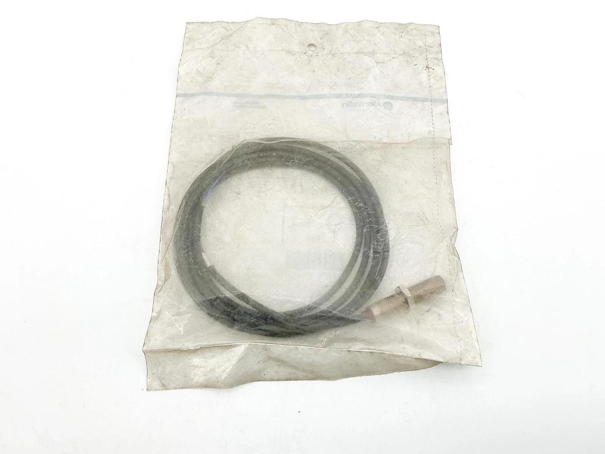 New Allen Bradley 872C-D3NP12-E2 Inductive Photoelectric Sensor 30VDC Ser.C