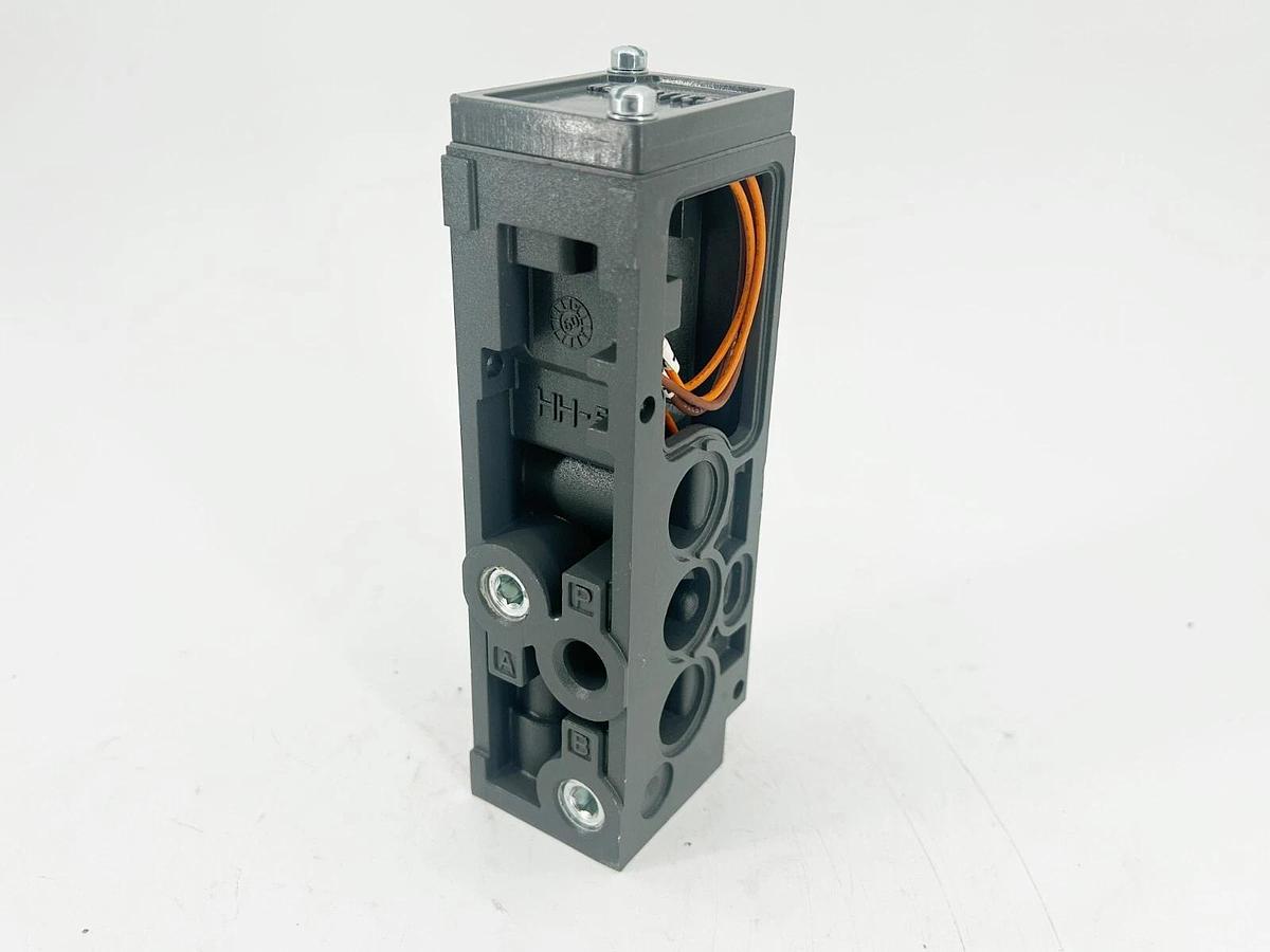 New Numatics HH-5 Pneumatic Valve Manifold 5-Pin 1/4" - No Box