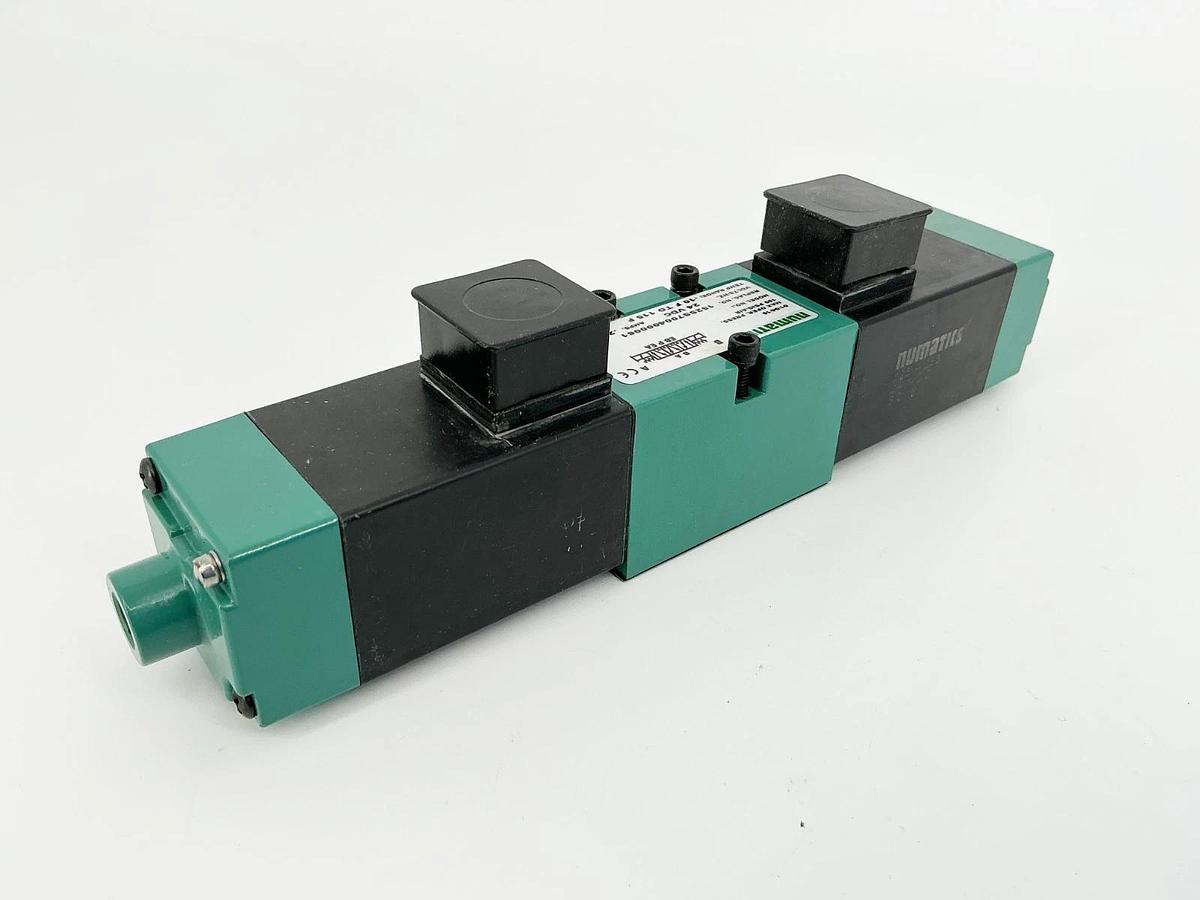 New Numatics 152SS7004000061 Solenoid Valve 24VDC 150PSIG .25A