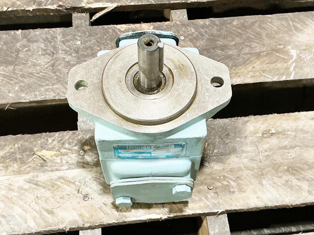 New Denison Hydraulics T6C-B05-1R00-B1 Hydraulic Pump Model 024-25777-0