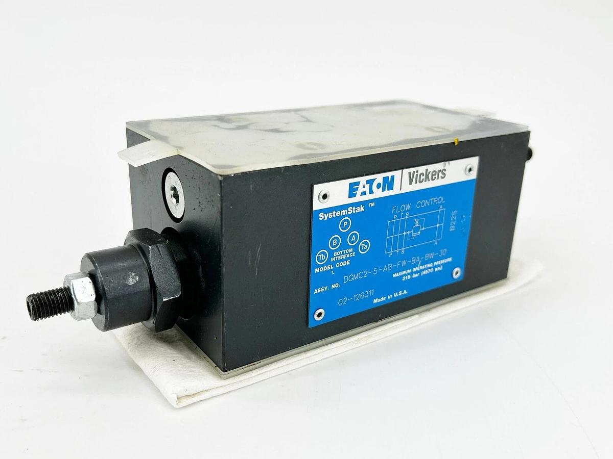 New Eaton Vickers DGMC2-5-AB-FW-BA-BW-30 Flow Control Valve 02-126311 - No Box