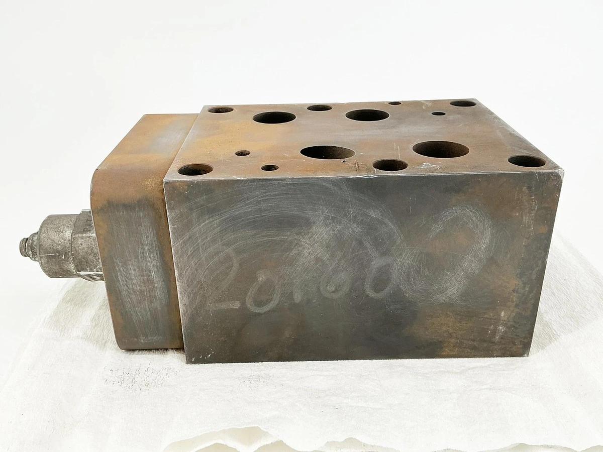 Used Sun Hydraulics PBA/S Sandwich Manifold CWGA-LHN