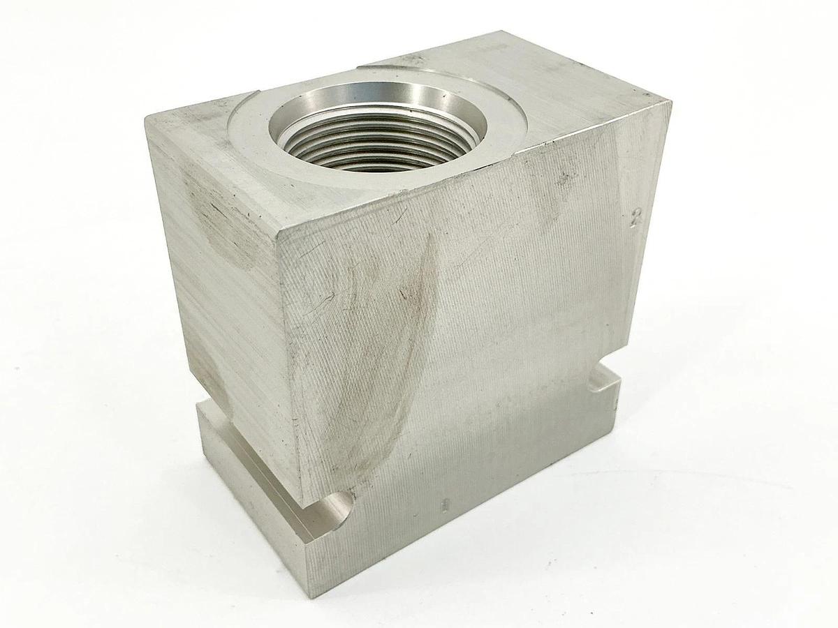 New Parker B16-2-A12T Valve Manifold