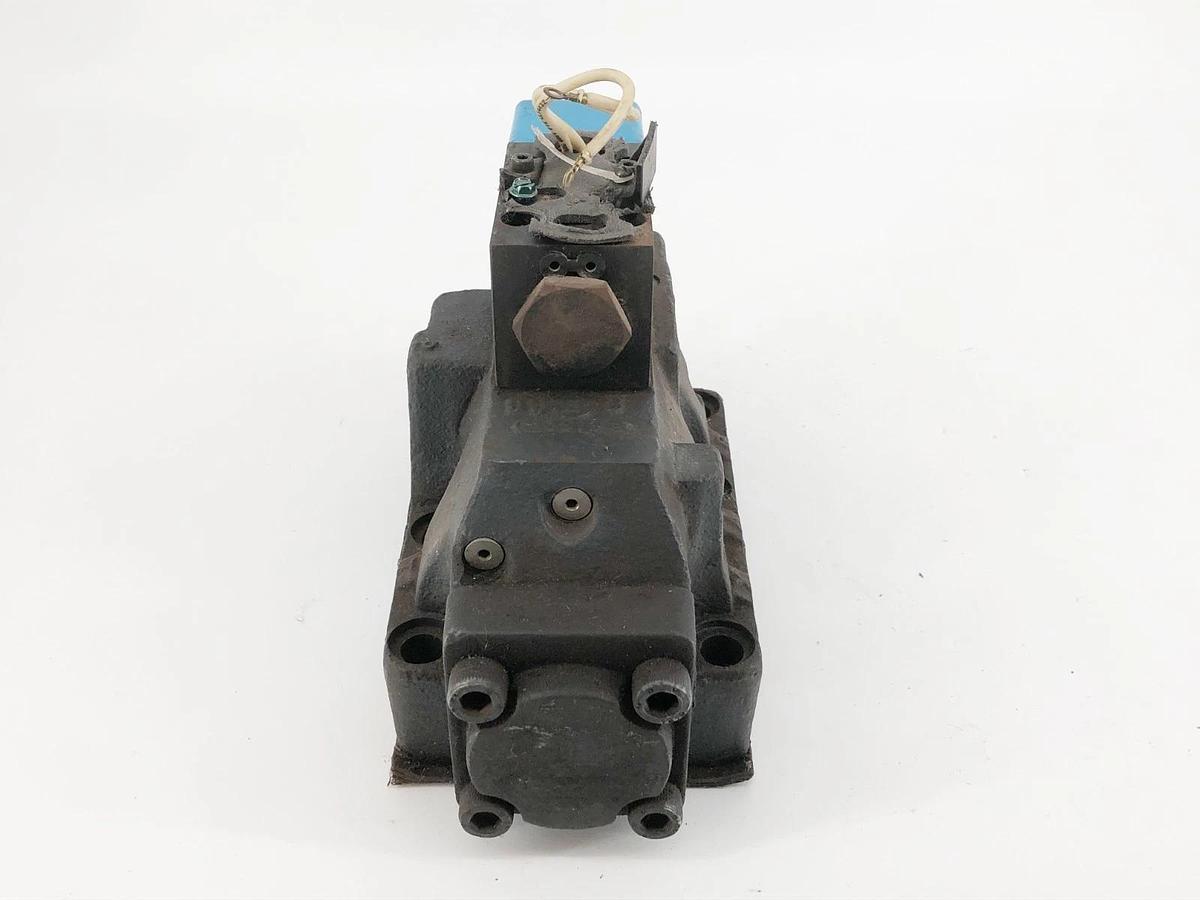 Used Vickers DG5S-8-2A-M-FW-B5-30 Solenoid Valve w/ DG4V-3S-2A-M-FW-B5-60 02-126461