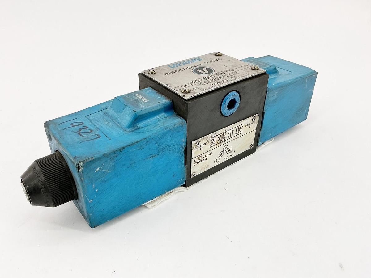 Used Vickers 02-119594-DG4S4-012C-H-60 Directional Valve 24VDC 1.8A B98S