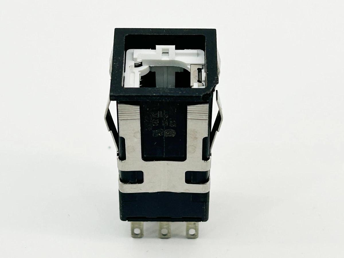 New Honeywell AML21CBE2AC Pushbutton 3A 240V DPDT - No Box