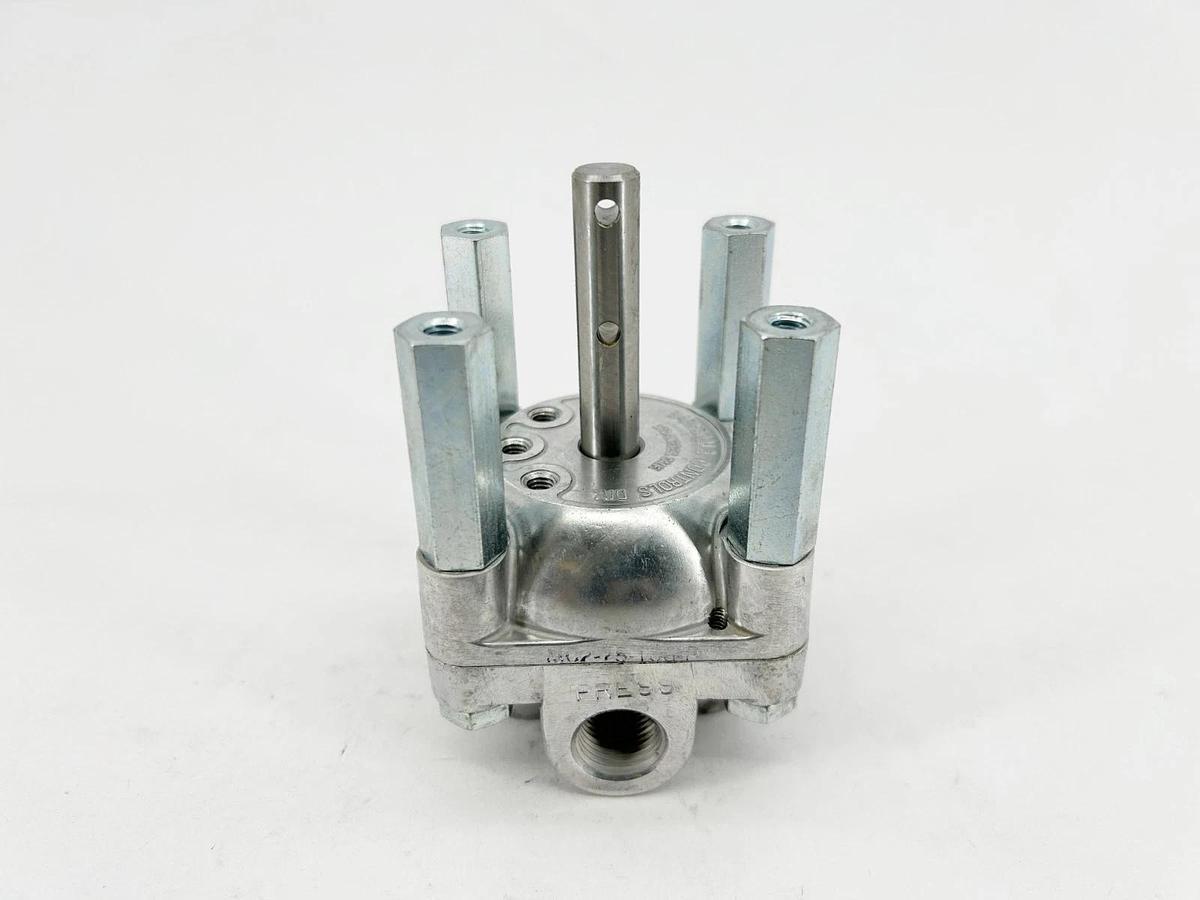 New Barksdale 9022-M-KK Directional Control Valve 3/8" MC2-75-106-B - No Box