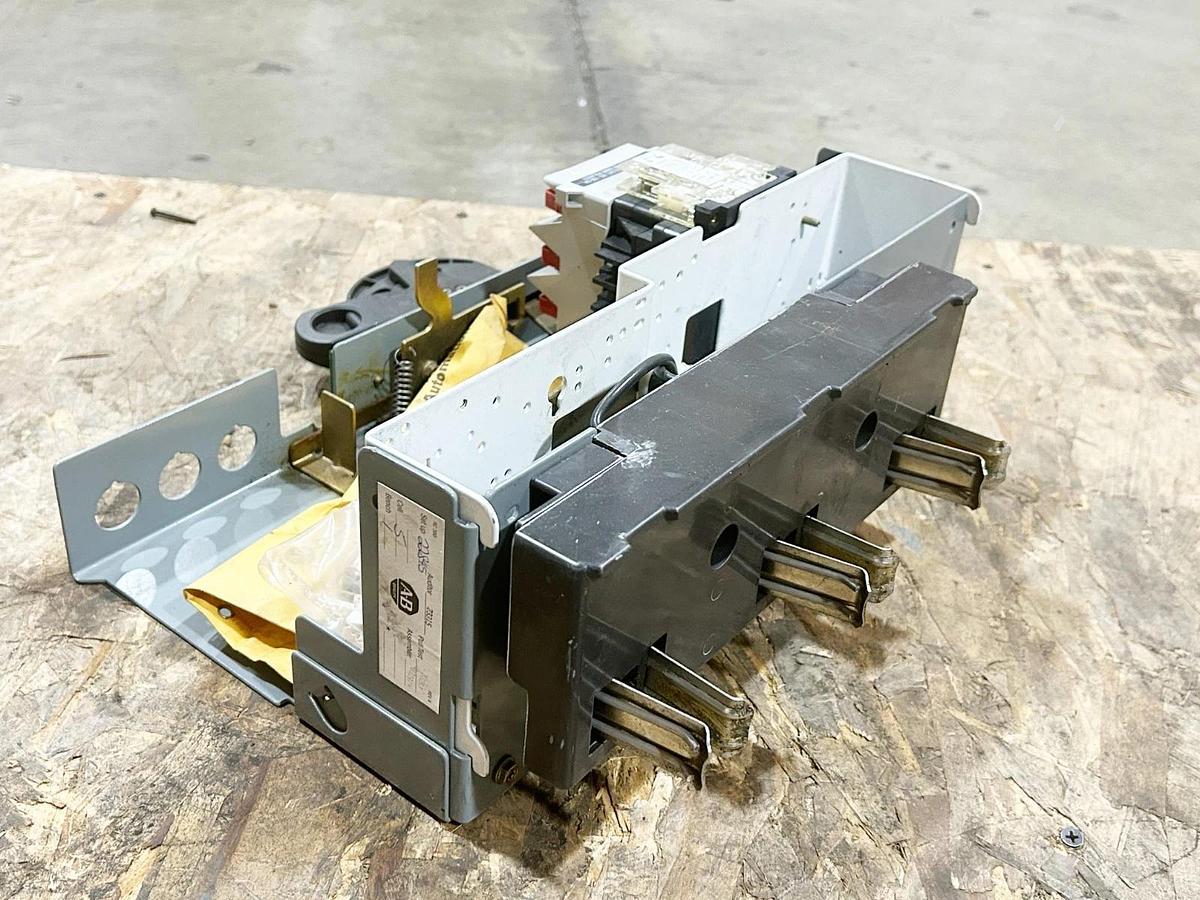 New Allen Bradley 2112B-ZDCD-7FA2F-24J-40-79U-9018 Fusible Combination Starter