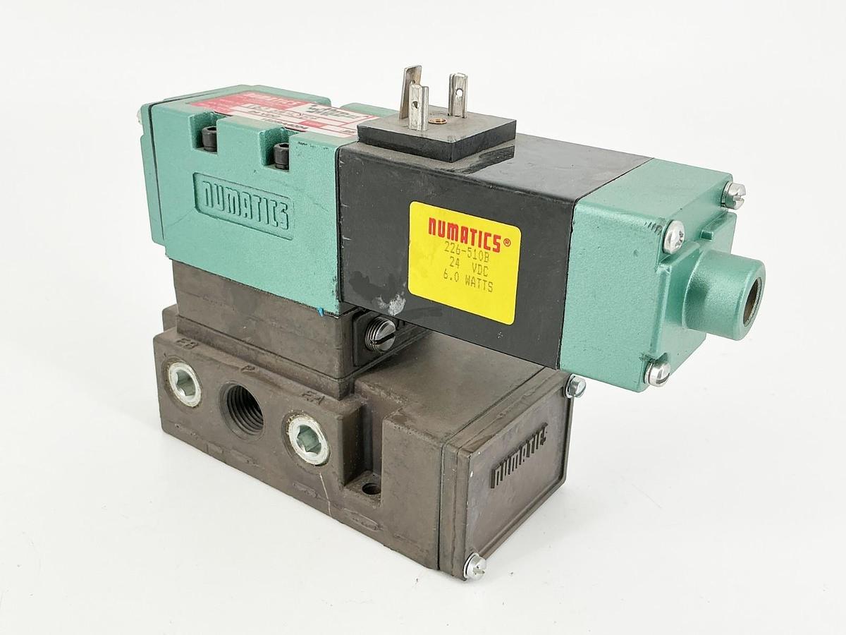 New Numatics 153SA43B4 Solenoid Valve 24VDC .25A 152SA4004 - No Box
