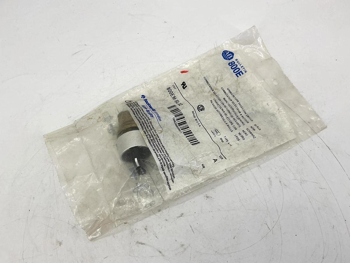 New Allen Bradley 800EM-SL32 Ser A Selector Switch Spring Return Black 3Pos