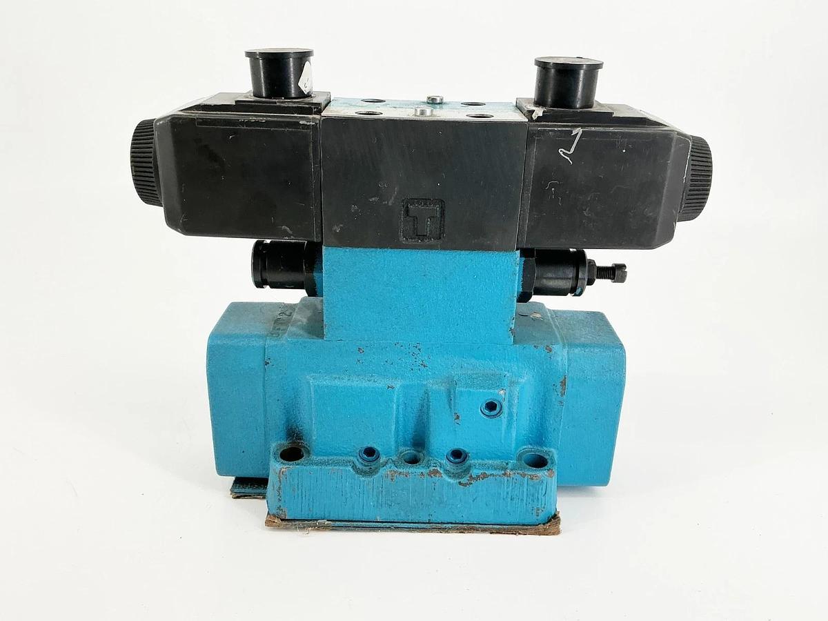 New Vickers DG5S4-043C-2-T-M-U-H-50 Solenoid Valve 5000PSI 350Bar 24V 30W - No B