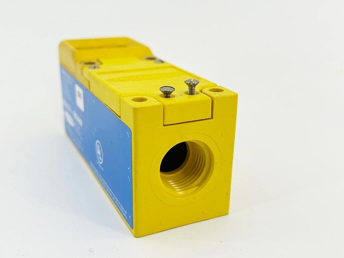 Used Banner Engineering 2SBDX1 Photoelectric Scanner Block 0.75M Range 17484