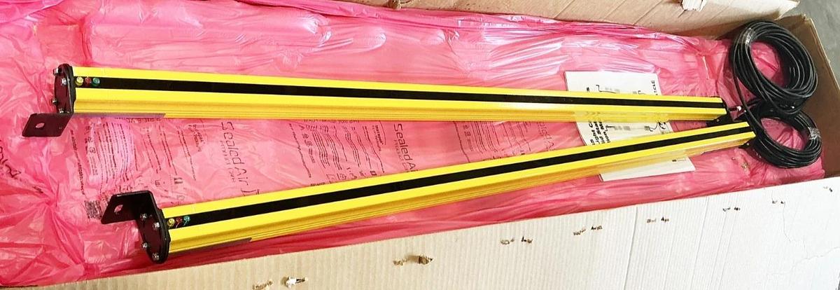 New Pinnacle SS-48-0F-60-45TXRX Solid State Safety Light Curtain System 24V
