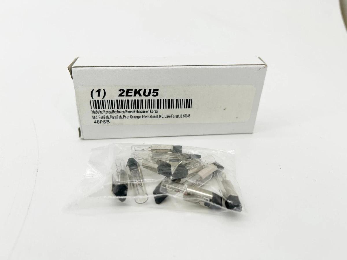 New Lot of 2 LumaPro 2EKU5 Light Bulbs 48PSB 40 Bulbs