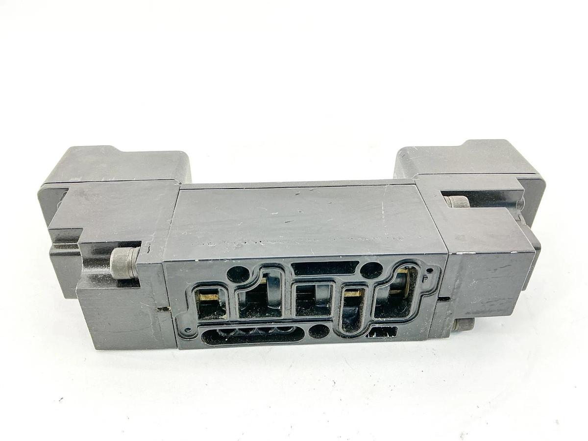 Used Parker L7652441149B Pneumatic Valve 150PSI 24VDC 6W