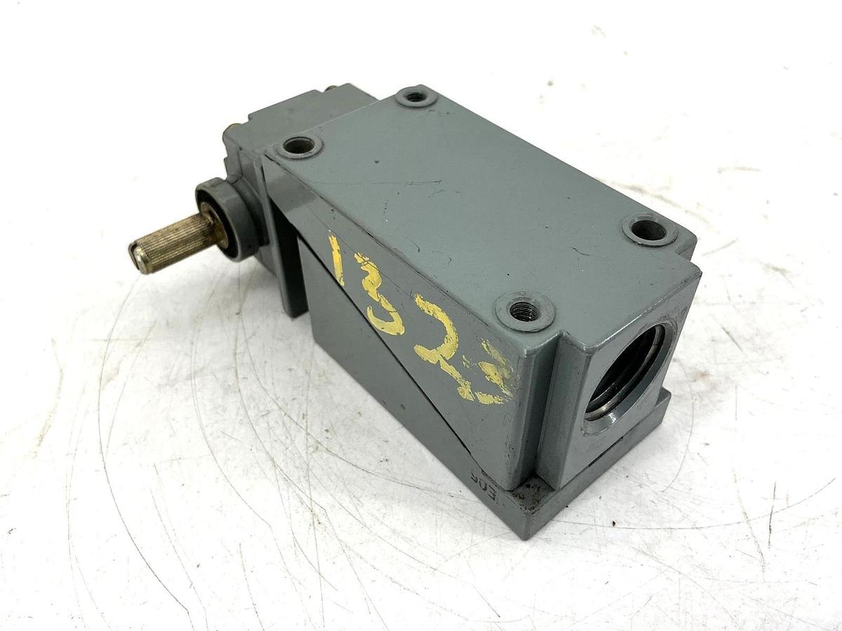 Used Allen Bradley 802T-APE Ser H Oiltight Limit Switch Plug-In Lever Type 10A 600VAC