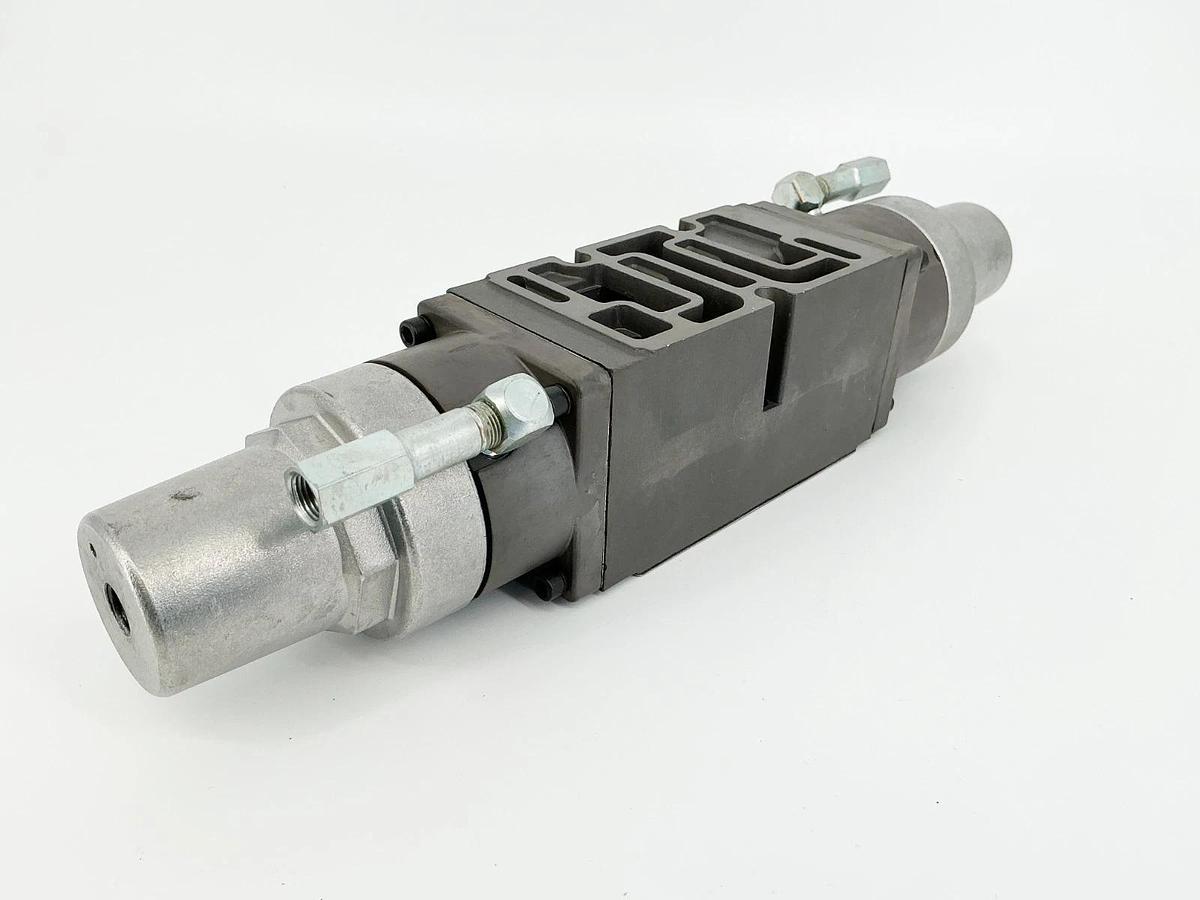 New Numatics 554RD100OP12H00 Pneumatic Valve Pilot - No Box