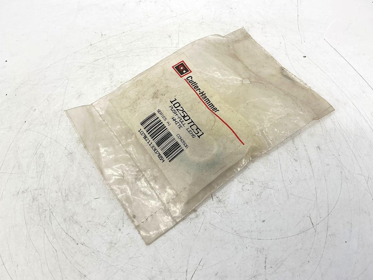 New Cutler-Hammer 10250TC51 Ser A1 Pushbutton Push-Pull Lens White