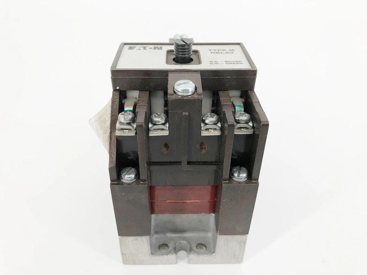 New Eaton D26MB Type M Relay 110/120V Coil - No Box - Cosmetic Damage
