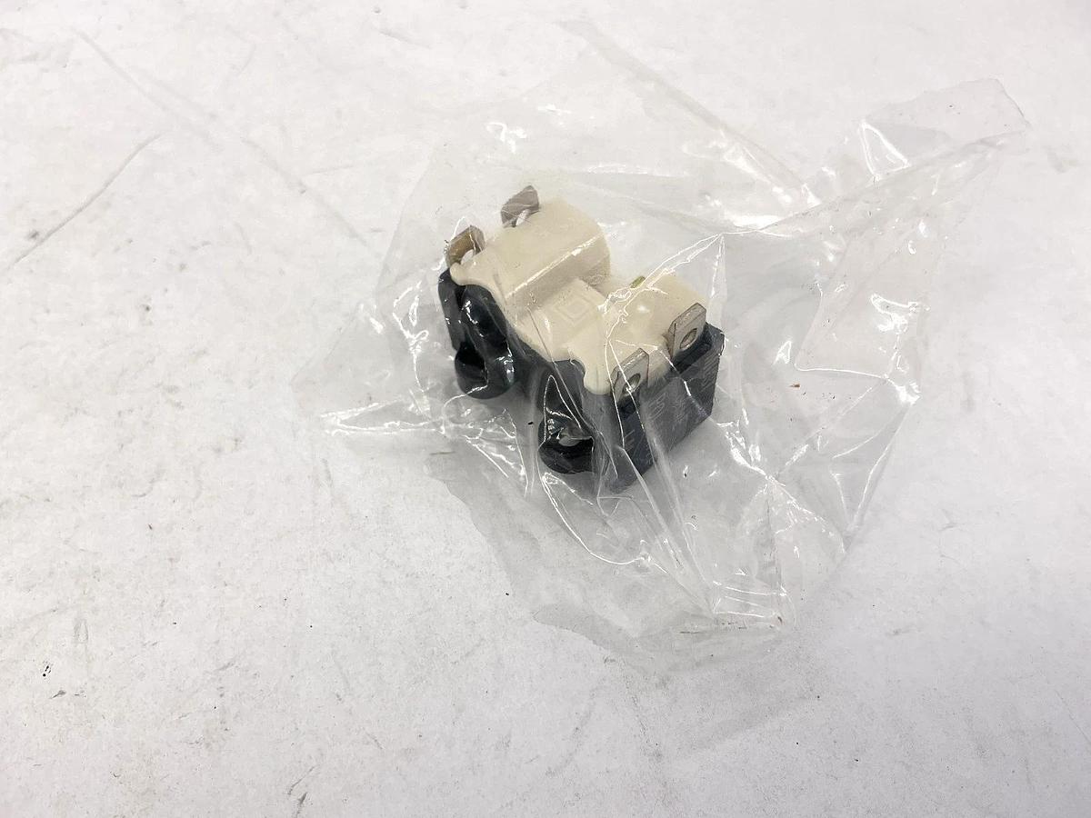 New Square D 9007DO-15 Ser A SPDT Replacement Snap Switch 9007DO15 45640
