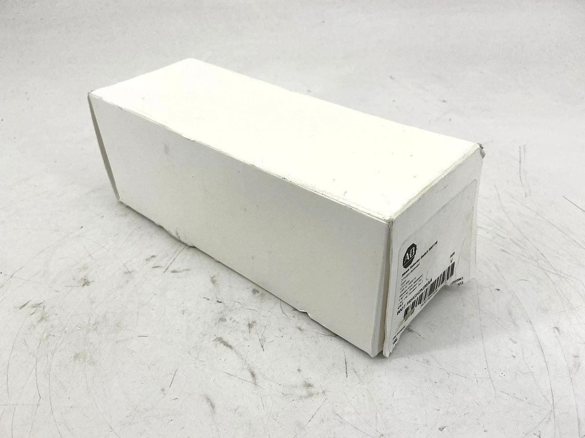 New Allen Bradley 800T-16HGH2KB6AA Ser V Selector Switch 2Pos Green LED 120V