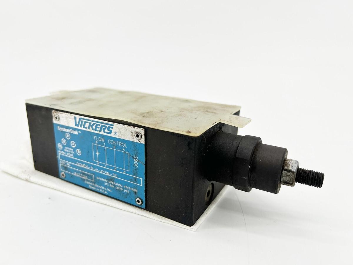 New Vickers DGMFN-5-X-P2W-30 Flow Control Valve 4570 PSI 315Bar 867338 - No Box
